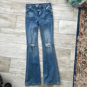 Pilcro mid/high rise jeans, distressed at knee true size 23